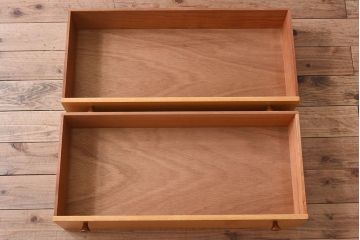 中古　ビンテージ　ベルギー製　脚付きチェスト