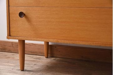 中古　ビンテージ　ベルギー製　脚付きチェスト