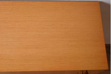 中古　ビンテージ　ベルギー製　脚付きチェスト