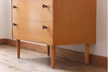 中古　ビンテージ　ベルギー製　脚付きチェスト