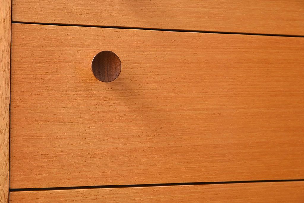 中古　ビンテージ　ベルギー製　脚付きチェスト