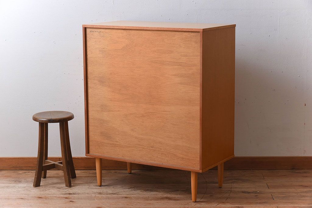 中古　ビンテージ　ベルギー製　脚付きチェスト