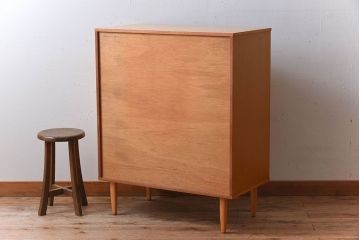 中古　ビンテージ　ベルギー製　脚付きチェスト