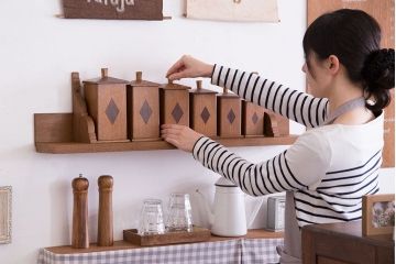 アンティーク雑貨　イギリスアンティーク　飾り棚付き!木製キャ二スター6点セット