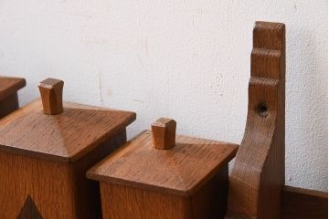 アンティーク雑貨　イギリスアンティーク　飾り棚付き!木製キャ二スター6点セット