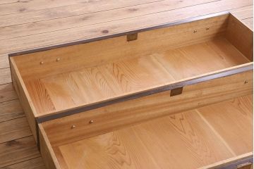 アンティーク家具　和製アンティーク　漆塗り!前面欅材の衣装盆付き観音箪笥