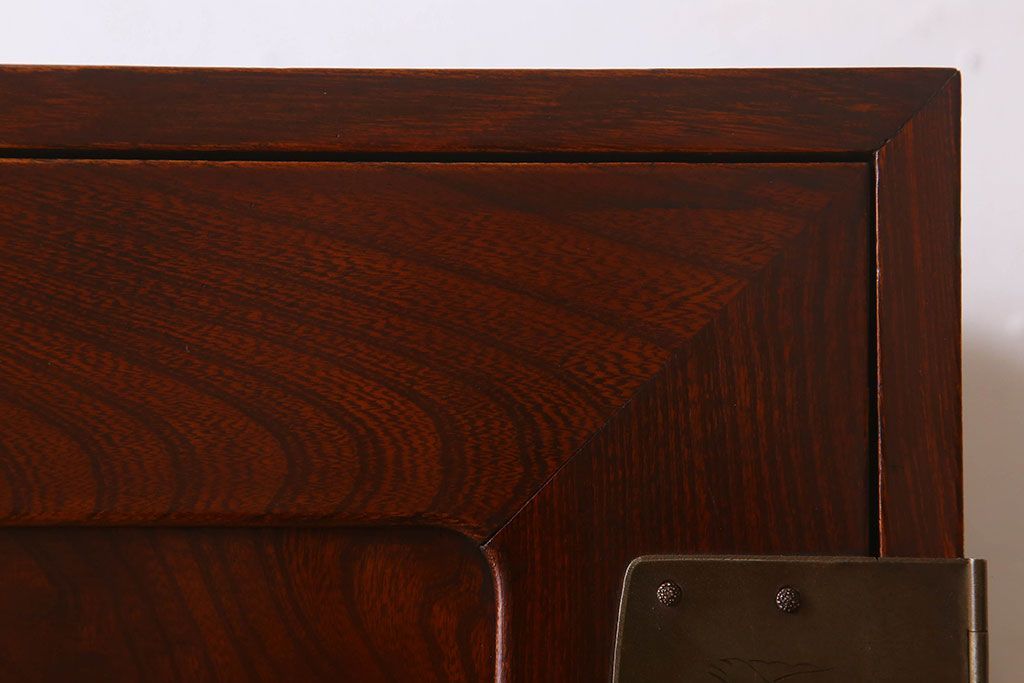 アンティーク家具　和製アンティーク　漆塗り!前面欅材の衣装盆付き観音箪笥