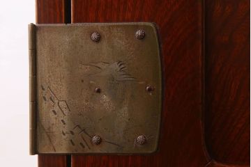 アンティーク家具　和製アンティーク　漆塗り!前面欅材の衣装盆付き観音箪笥