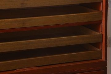 アンティーク家具　和製アンティーク　漆塗り!前面欅材の衣装盆付き観音箪笥