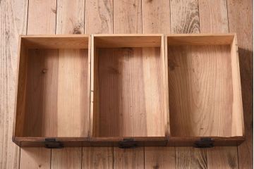 アンティーク家具　結霜ガラス引き戸　丸金具　鉄脚付きローボード