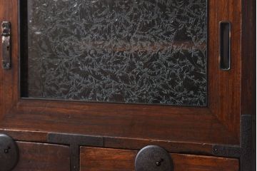 アンティーク家具　結霜ガラス引き戸　丸金具　鉄脚付きローボード