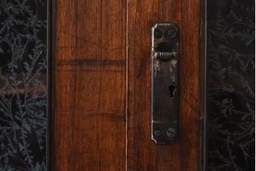 アンティーク家具　結霜ガラス引き戸　丸金具　鉄脚付きローボード