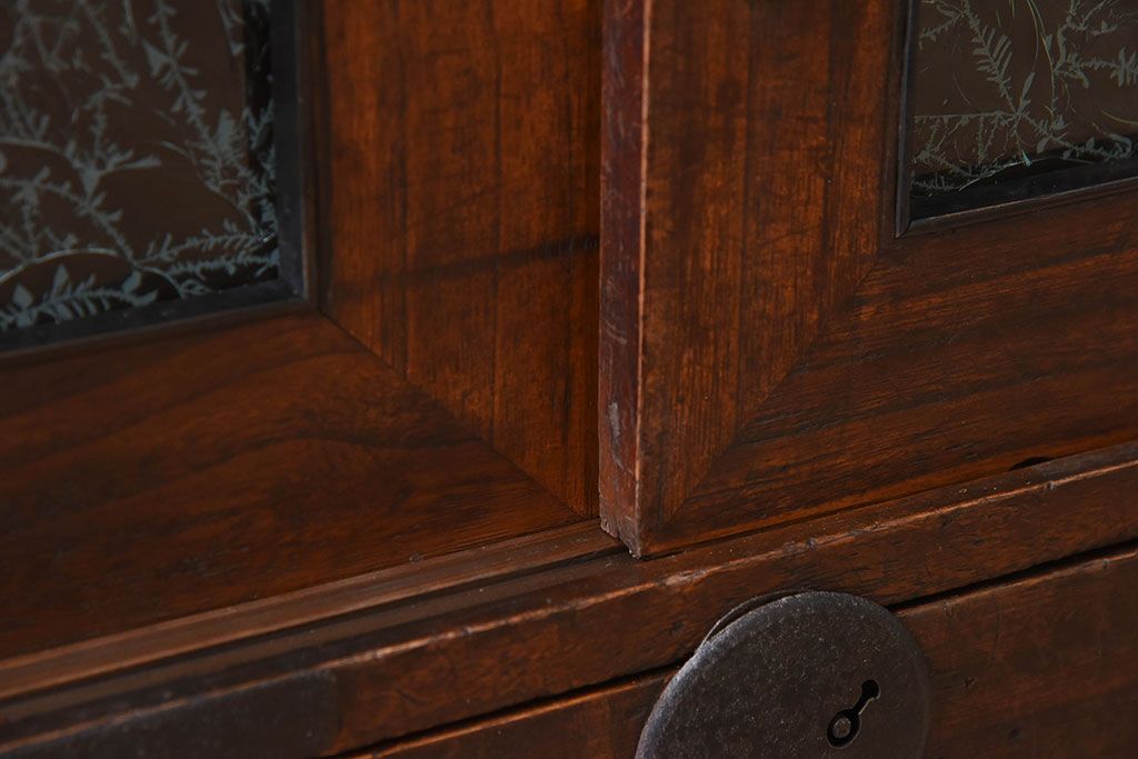 アンティーク家具　結霜ガラス引き戸　丸金具　鉄脚付きローボード