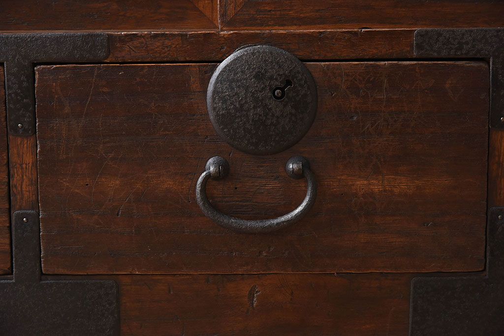 アンティーク家具　結霜ガラス引き戸　丸金具　鉄脚付きローボード