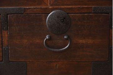 アンティーク家具　結霜ガラス引き戸　丸金具　鉄脚付きローボード