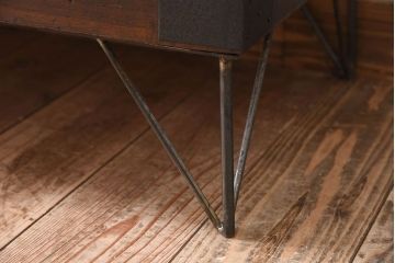 アンティーク家具　結霜ガラス引き戸　丸金具　鉄脚付きローボード