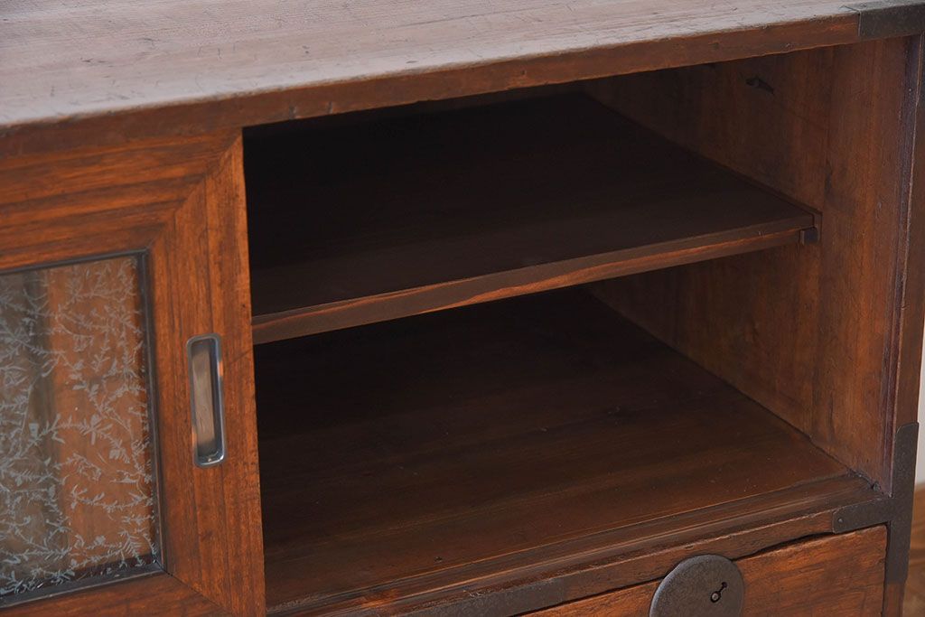 アンティーク家具　結霜ガラス引き戸　丸金具　鉄脚付きローボード