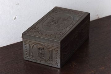アンティーク雑貨　イギリスアンティーク　アイアン　小物入れ(小箱・木箱)