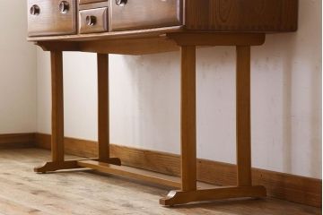 ヴィンテージ家具　ERCOL(アーコール)　イギリスビンテージ　サイドボード(コンソールテーブル)