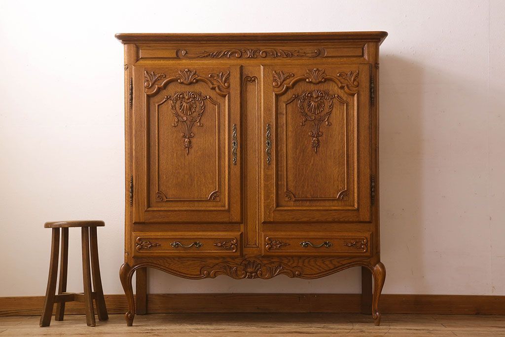 ヴィンテージ家具　フランスビンテージ　高級品　オーク材　キャビネット