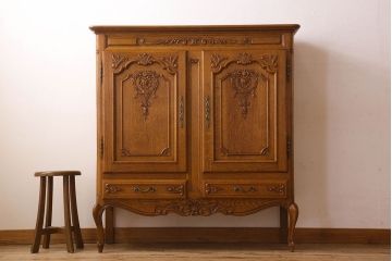 ヴィンテージ家具　フランスビンテージ　高級品　オーク材　キャビネット