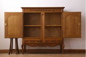 ヴィンテージ家具　フランスビンテージ　高級品　オーク材　キャビネット