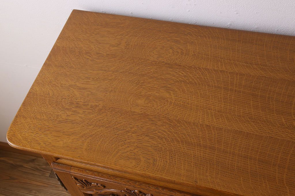 ヴィンテージ家具　フランスビンテージ　高級品　オーク材　キャビネット