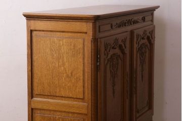 ヴィンテージ家具　フランスビンテージ　高級品　オーク材　キャビネット