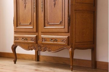 ヴィンテージ家具　フランスビンテージ　高級品　オーク材　キャビネット