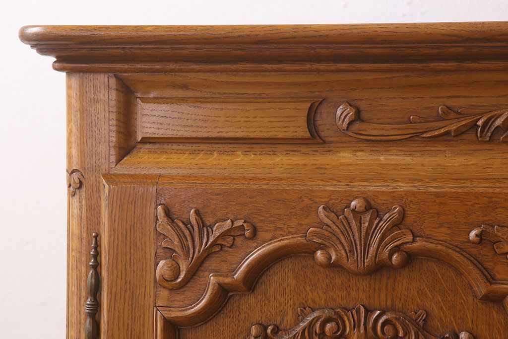 ヴィンテージ家具　フランスビンテージ　高級品　オーク材　キャビネット