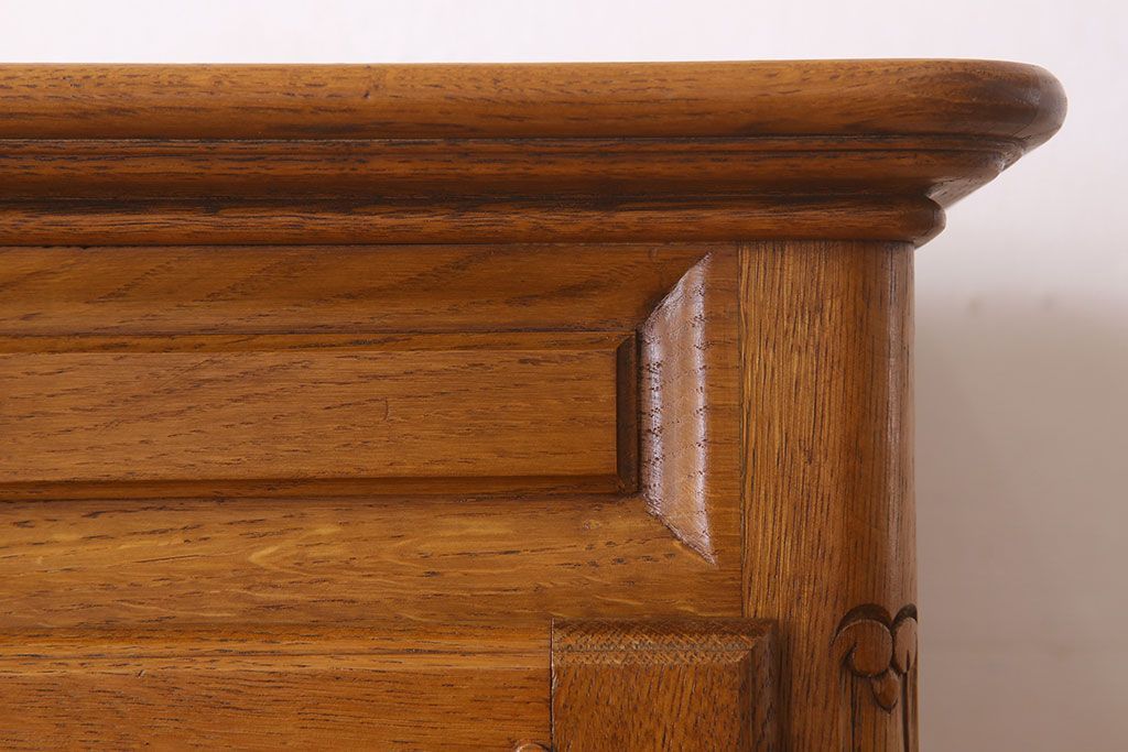 ヴィンテージ家具　フランスビンテージ　高級品　オーク材　キャビネット