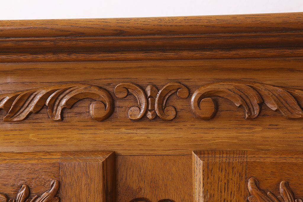 ヴィンテージ家具　フランスビンテージ　高級品　オーク材　キャビネット