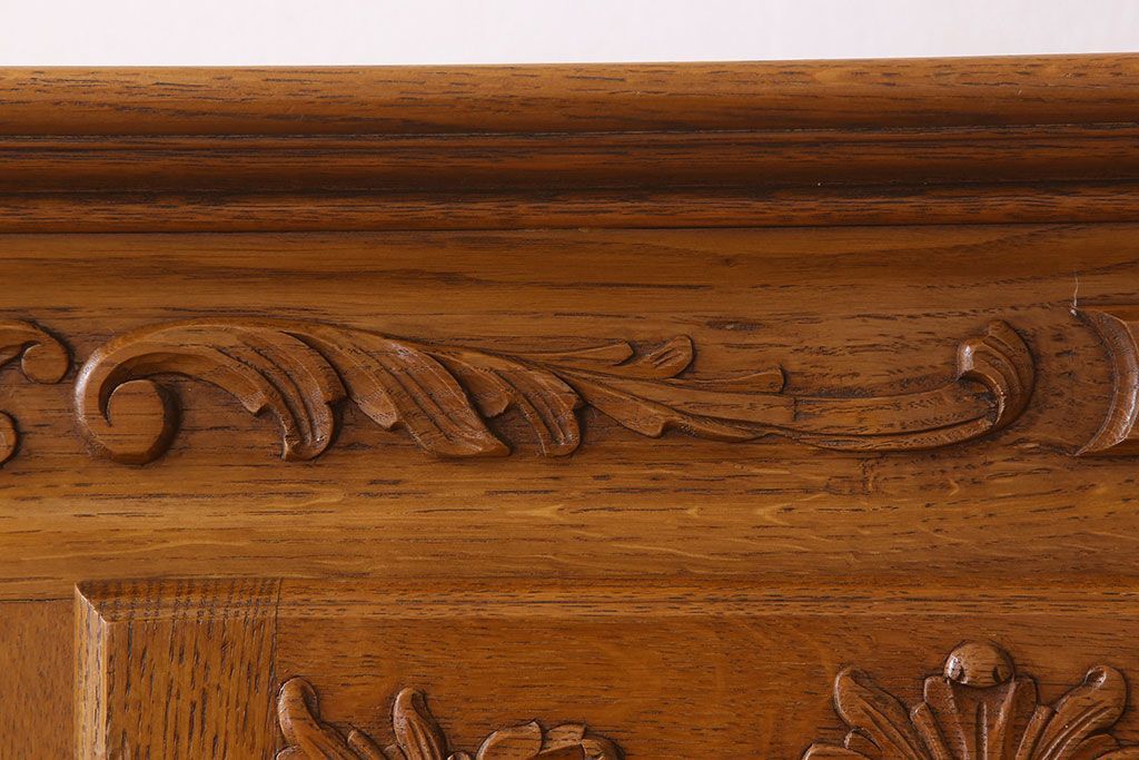 ヴィンテージ家具　フランスビンテージ　高級品　オーク材　キャビネット