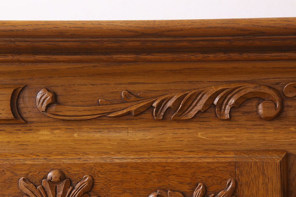 ヴィンテージ家具　フランスビンテージ　高級品　オーク材　キャビネット