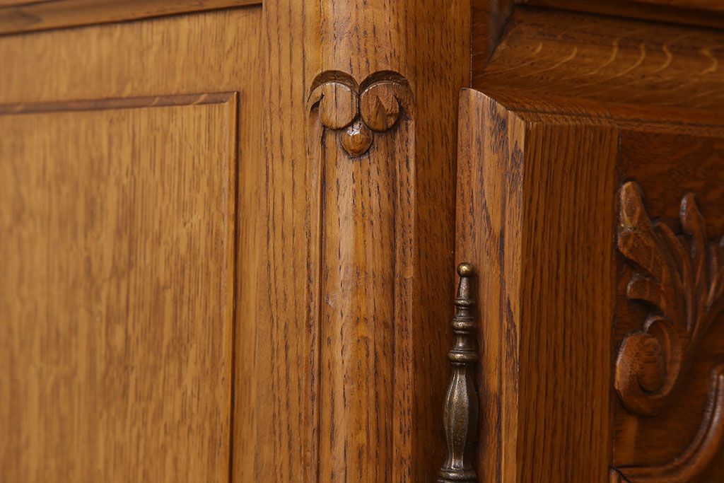 ヴィンテージ家具　フランスビンテージ　高級品　オーク材　キャビネット