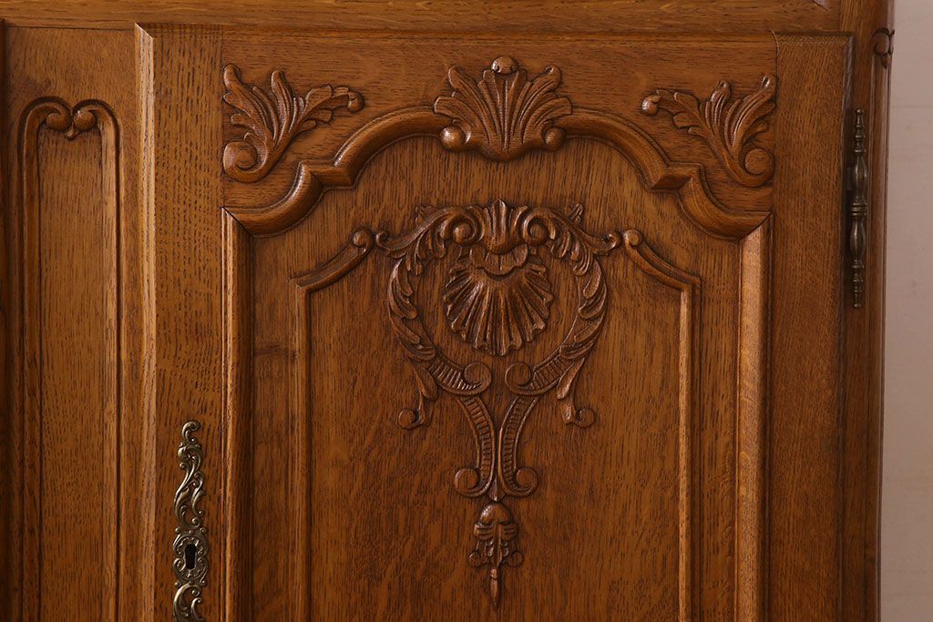 ヴィンテージ家具　フランスビンテージ　高級品　オーク材　キャビネット