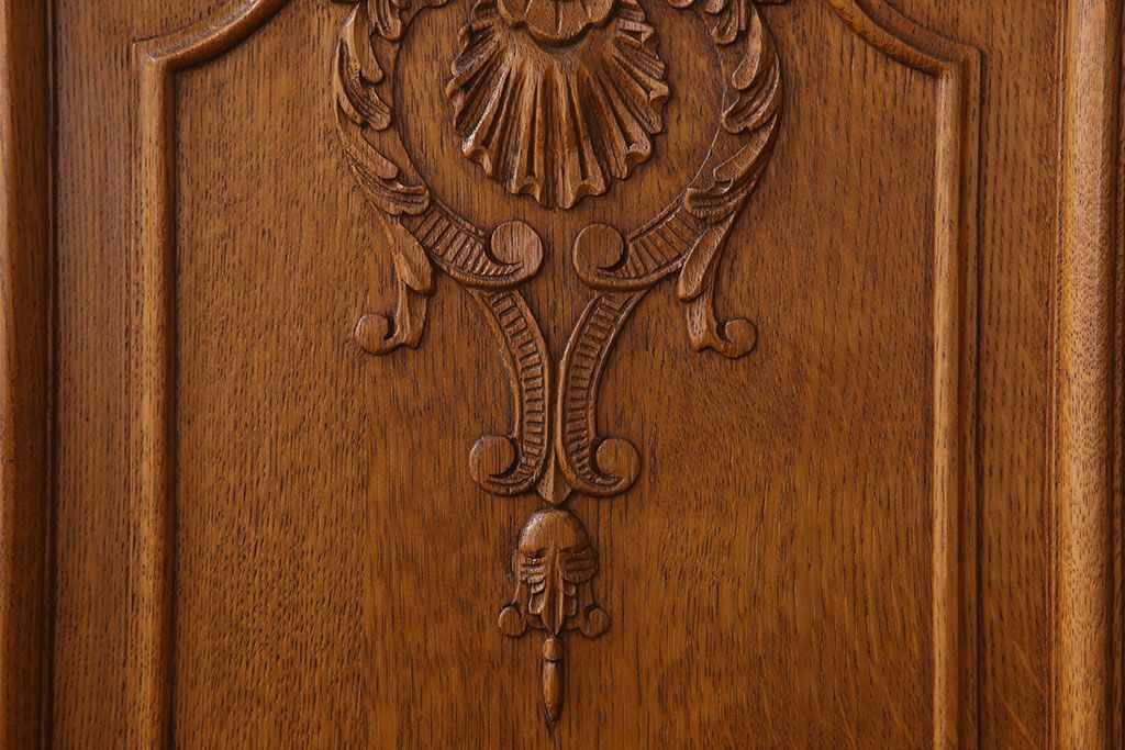 ヴィンテージ家具　フランスビンテージ　高級品　オーク材　キャビネット