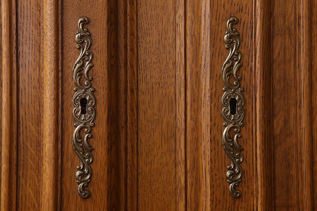 ヴィンテージ家具　フランスビンテージ　高級品　オーク材　キャビネット