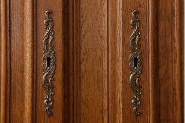 ヴィンテージ家具　フランスビンテージ　高級品　オーク材　キャビネット