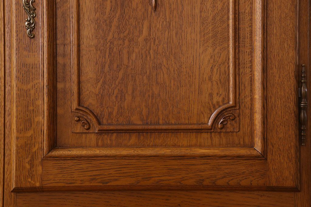 ヴィンテージ家具　フランスビンテージ　高級品　オーク材　キャビネット