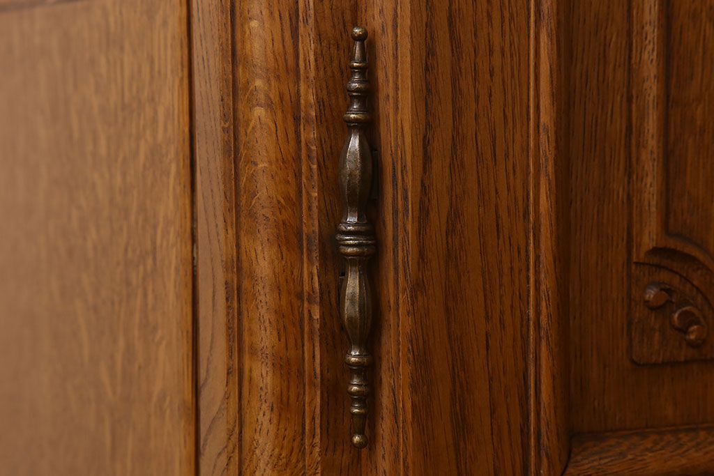 ヴィンテージ家具　フランスビンテージ　高級品　オーク材　キャビネット