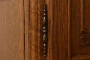 ヴィンテージ家具　フランスビンテージ　高級品　オーク材　キャビネット