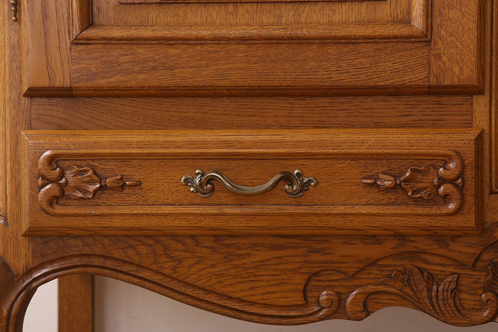 ヴィンテージ家具　フランスビンテージ　高級品　オーク材　キャビネット