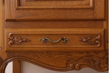 ヴィンテージ家具　フランスビンテージ　高級品　オーク材　キャビネット