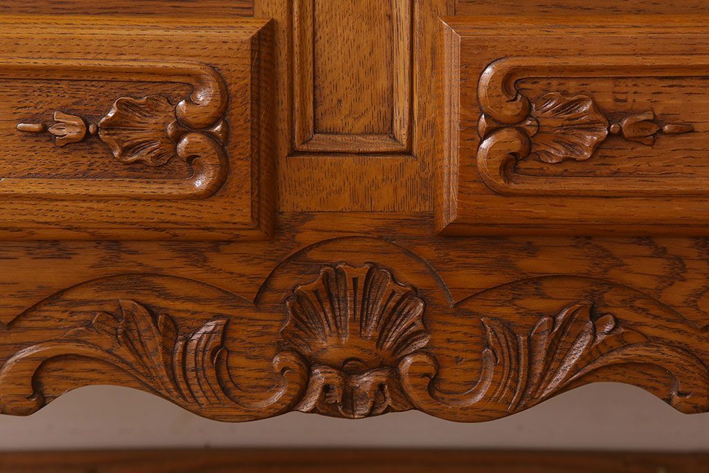 ヴィンテージ家具　フランスビンテージ　高級品　オーク材　キャビネット