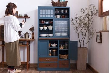 レトロ家具　昭和レトロ　レトロガラス入り!幅が狭いアンティーク食器棚(カップボード)
