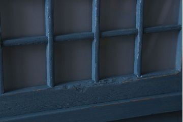レトロ家具　昭和レトロ　レトロガラス入り!幅が狭いアンティーク食器棚(カップボード)
