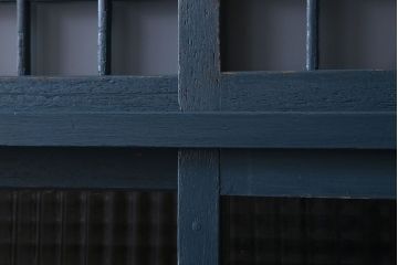 レトロ家具　昭和レトロ　レトロガラス入り!幅が狭いアンティーク食器棚(カップボード)