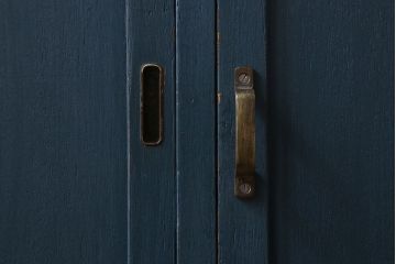 レトロ家具　昭和レトロ　レトロガラス入り!幅が狭いアンティーク食器棚(カップボード)