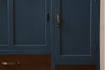 レトロ家具　昭和レトロ　レトロガラス入り!幅が狭いアンティーク食器棚(カップボード)